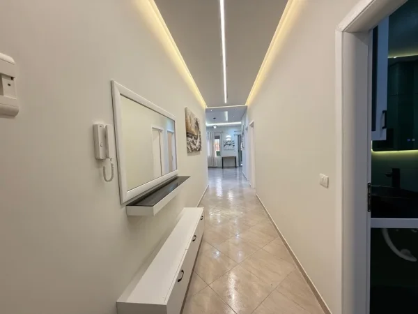 Vlore, shitet apartament 2+1+Ballkon Kati 1, 101 m² 159.000 € (Lungomare Vlore)