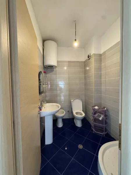 Tirane, jepet me qera apartament 2+1+Ballkon Kati 2, 100 m² 350 € (Astir prane Arc Hotel)