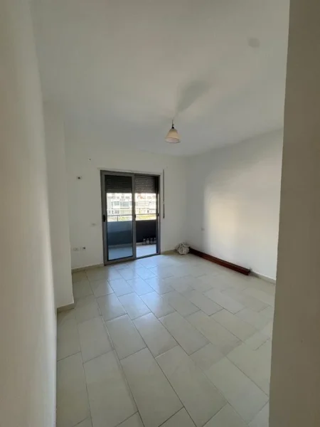Tirane, jepet me qera apartament 2+1+Ballkon Kati 2, 100 m² 350 € (Astir prane Arc Hotel)