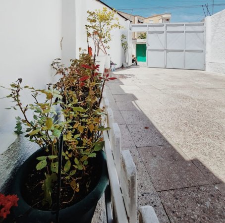 Tirane, jepet me qera shtepi 1+1+Aneks+Ballkon Kati 1, 120 m² 700 €