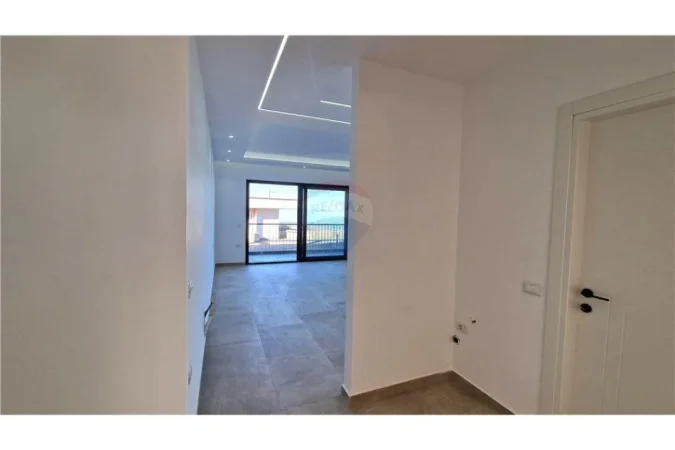 Vlore, shitet apartament 2+1+Ballkon Kati 4, 91 m² (Uje i Ftohte)