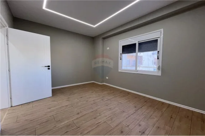 Vlore, shitet apartament 2+1+Ballkon Kati 5, 120 m² 199.000 € (Lungomare)