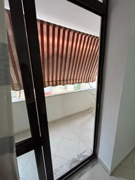 Tirane, jepet me qera apartament 1+1 Kati 5, 70 m² 500 € (Jepet me Qera Super Apartamenti ne Rrugen e Elbasanit. Tipologjia 1+1 (rruga e elbasanit))