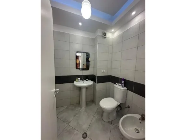 Tirane, jepet me qera apartament 1+1 Kati 5, 56 m² 500 € (Don Bosko)