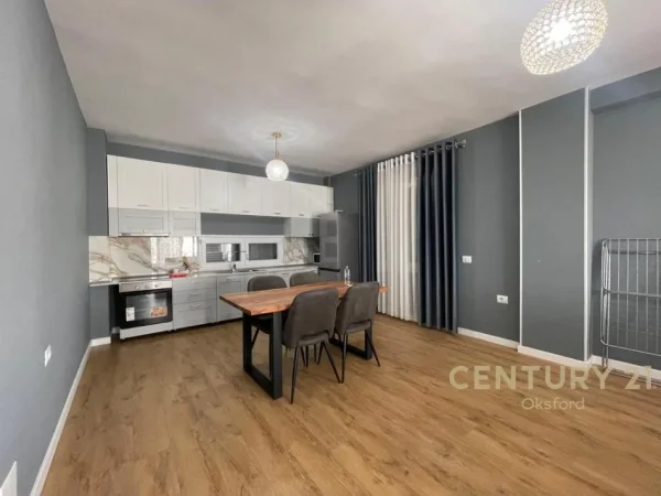 Tirane, jepet me qera apartament 2+1 Kati 2, 123 m² 1.000 € (Kopshti botanik)