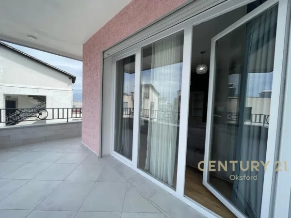 Tirane, jepet me qera apartament 2+1 Kati 2, 123 m² 1.000 € (Kopshti botanik)