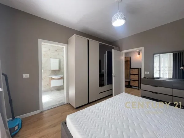 Tirane, jepet me qera apartament 2+1 Kati 2, 123 m² 1.000 € (Kopshti botanik)