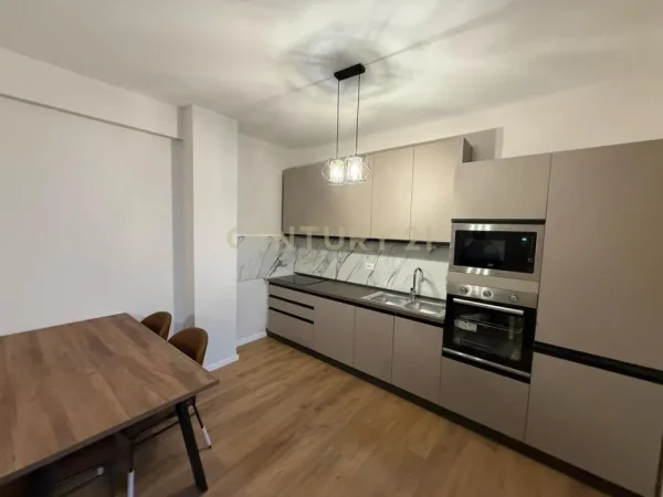 Tirane, jepet me qera apartament 2+1 Kati 6, 105 m² 800 € (Don Bosko)