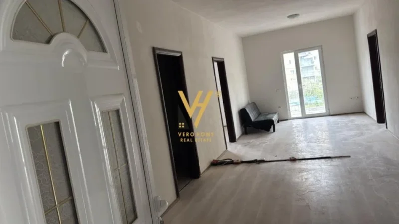 Tirane, jepet me qera zyre Kati 1, 280 m² 1.000 € (ISH FUSHA E AVIACIONIT)
