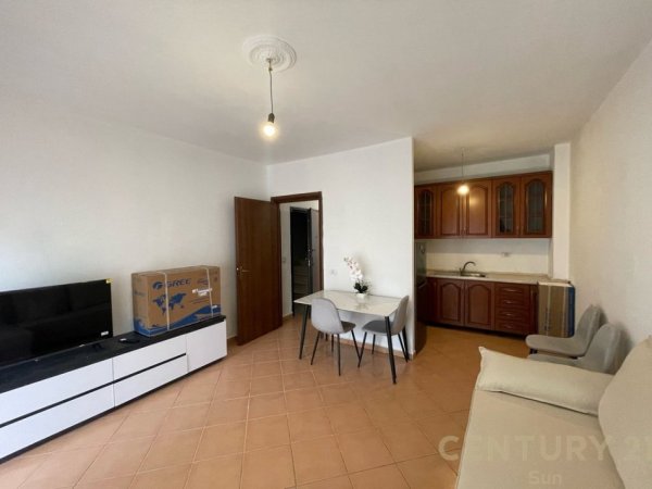 Tirane, jepet me qera apartament 1+1 Kati 1, 68 m² 450 € (ALI DEMI)