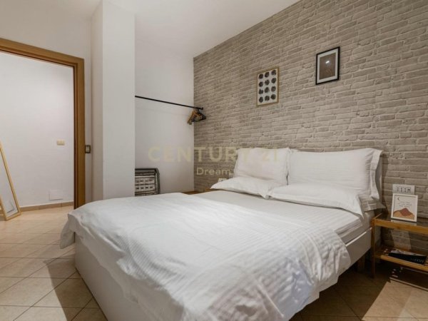 Tirane, shitet apartament 1+1 Kati 5, 59 m² 132.000 € (Pazari i ri)