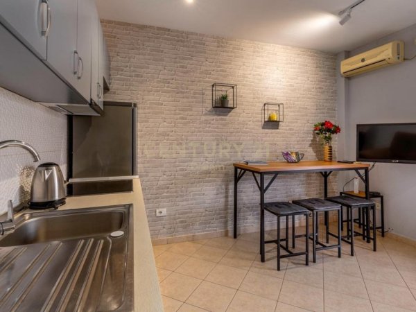 Tirane, shitet apartament 1+1 Kati 5, 59 m² 132.000 € (Pazari i ri)