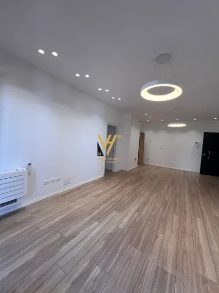 Tirane, jepet me qera zyre Kati 9, 160 m² 1.400 € (GARDEN BUILDING)