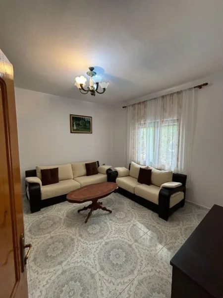 Tirane, jepet me qera apartament 2+1+Aneks+Ballkon Kati 1, 100 m² 420 € (rruga e elbasanit)