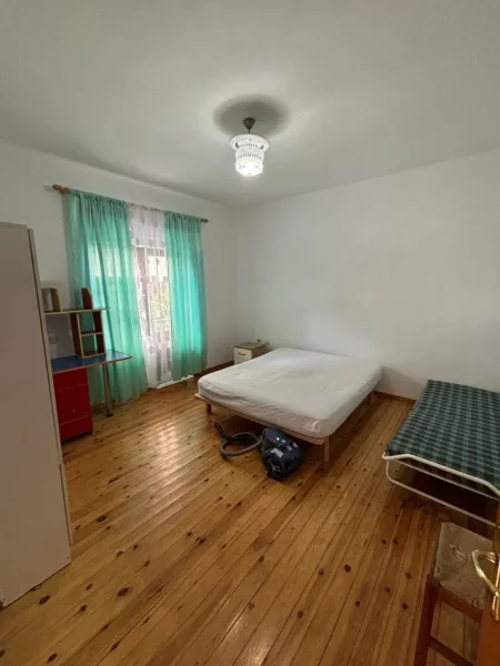 Tirane, jepet me qera apartament 2+1+Aneks+Ballkon Kati 1, 100 m² 420 € (rruga e elbasanit)