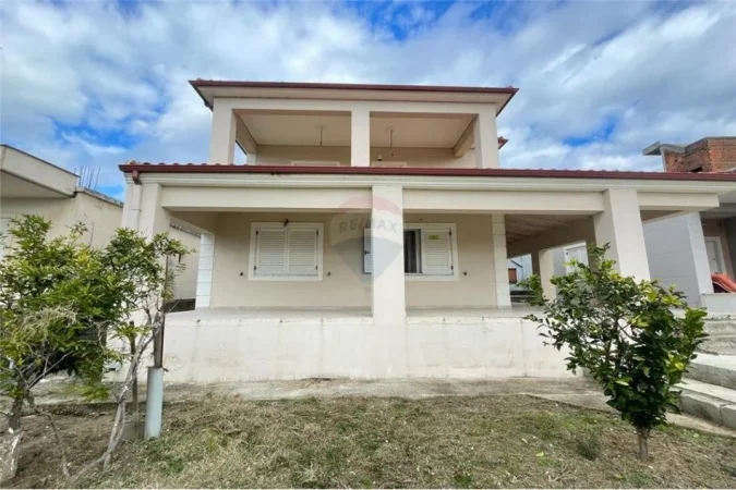 Vlore, shitet Vile 2 Katshe , 333 m² 200.000 € (Rr.Lef Sallata)