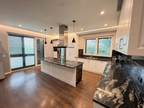 Tirane, jepet me qera Vile , 5.000 € (akacia hills)