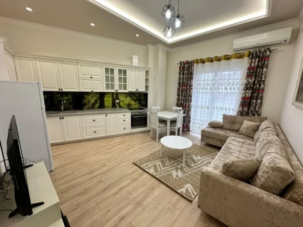 Tirane, jepet me qera apartament 2+1+Ballkon Kati 4, 95 m² 650 € (Liqeni i Thate)