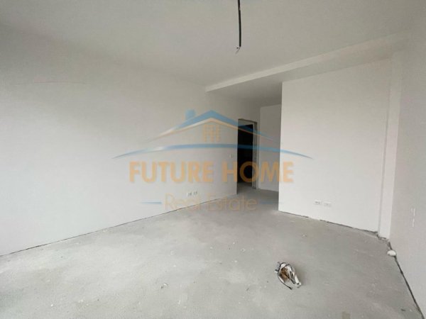 Tirane, shitet apartament 2+1+Ballkon Kati 10, 127 m² 400.000 € (Lake View, Liqeni Artificial.)