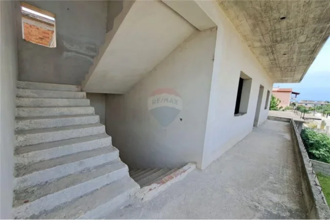 Vlore, shitet Vile 3 Katshe , 278 m² 195.000 € (Rr.Dervish Hekali)