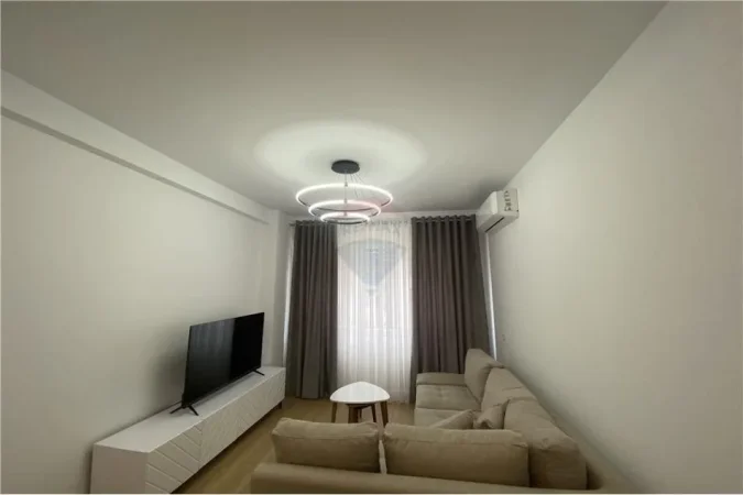 Tirane, jepet me qera apartament 1+1+Ballkon Kati 3, 70 m² 600 € (rezidenca euro 3d)