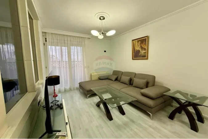 Tirane, jepet me qera apartament 2+1 Kati 6, 100 m² 700 € (ish ekspozita)