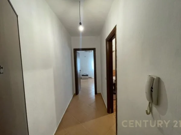 Tirane, jepet me qera apartament 1+1 Kati 1, 450 € (Ali Demi)