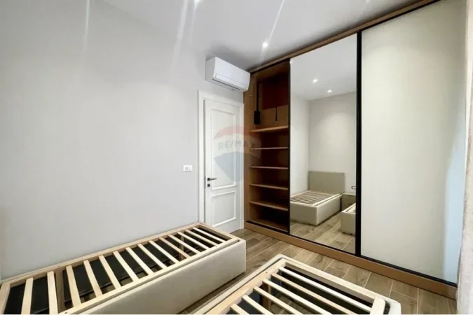 Tirane, jepet me qera apartament 2+1+Aneks+Ballkon Kati 8, 96 m² 1.300 € (Kompleksi Delijorgji)