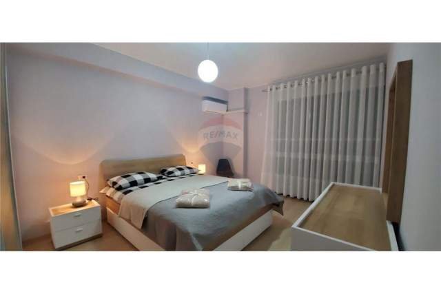 Tirane, jepet me qera 60 m² 450  (jordan misja)