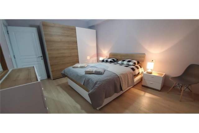 Tirane, jepet me qera 60 m² 450  (jordan misja)