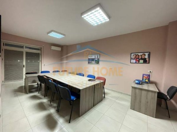 Tirane, jepet me qera Kati 2, 112 m² 650 Euro