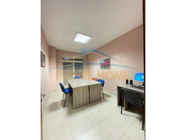 Tirane, jepet me qera Kati 2, 112 m² 650 Euro
