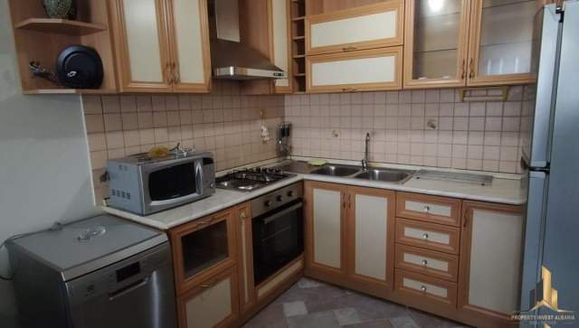 Tirane, jepet me qera apartament 1+1+BLK Kati 10, 70 m² 440 Euro