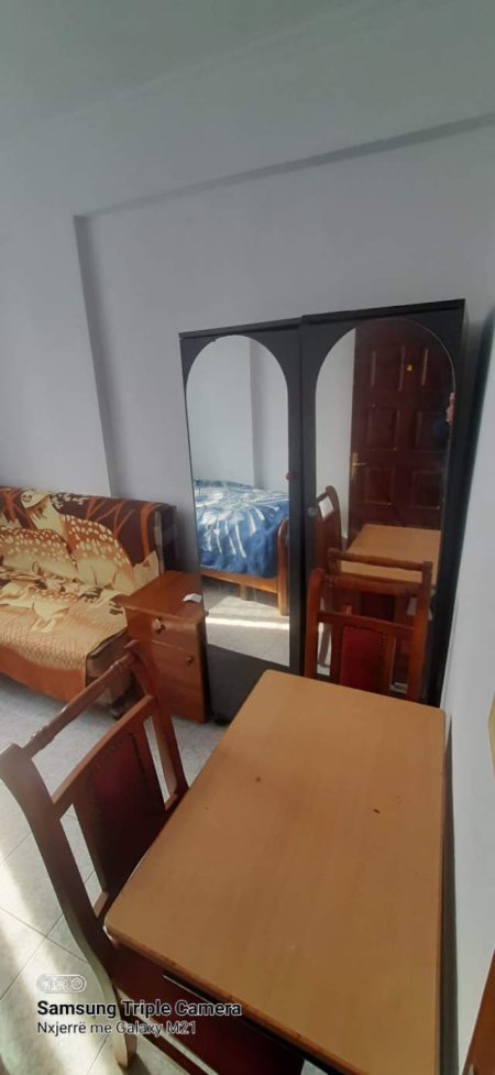 Tirane, jepet me qera apartament 40 m² 20.000 Leke