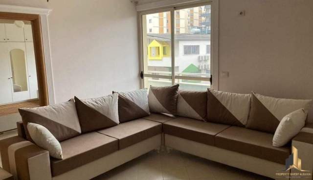 Tirane, jepet me qera apartament 2+1+BLK Kati 5, 90 m² 320 Euro (Restorant Fresku)
