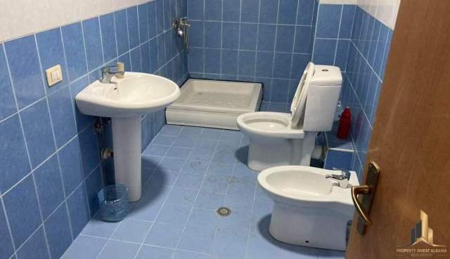 Tirane, jepet me qera apartament 2+1+BLK Kati 5, 90 m² 320 Euro (Restorant Fresku)