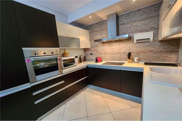 Tirane, jepet me qera apartament 2+1+BLK 130 m² 850 Euro (myslym shyr)