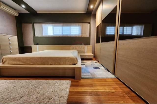 Tirane, jepet me qera apartament 2+1+BLK 130 m² 850 Euro (myslym shyr)
