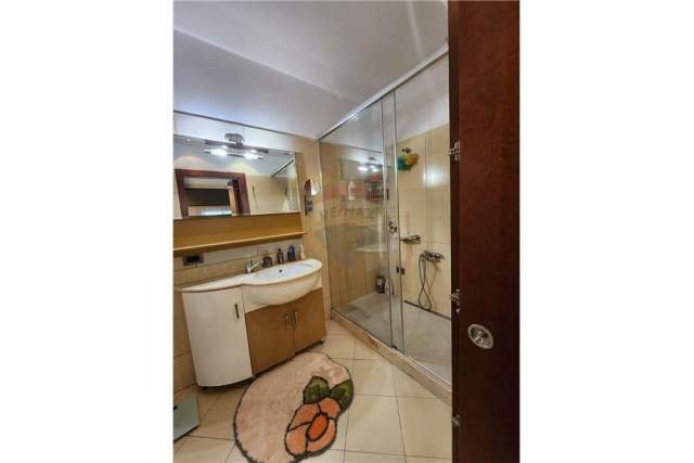 Tirane, jepet me qera apartament 2+1+BLK 130 m² 850 Euro (myslym shyr)