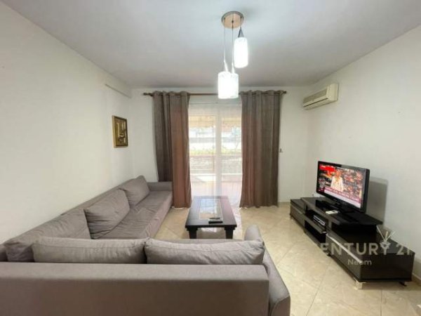 Tirane, jepet me qera apartament 500 Euro (Tek Kompleksi Colombo.)