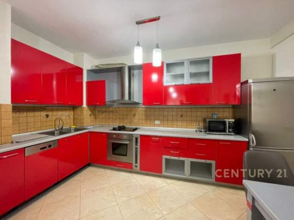 Tirane, jepet me qera apartament 500 Euro (Tek Kompleksi Colombo.)