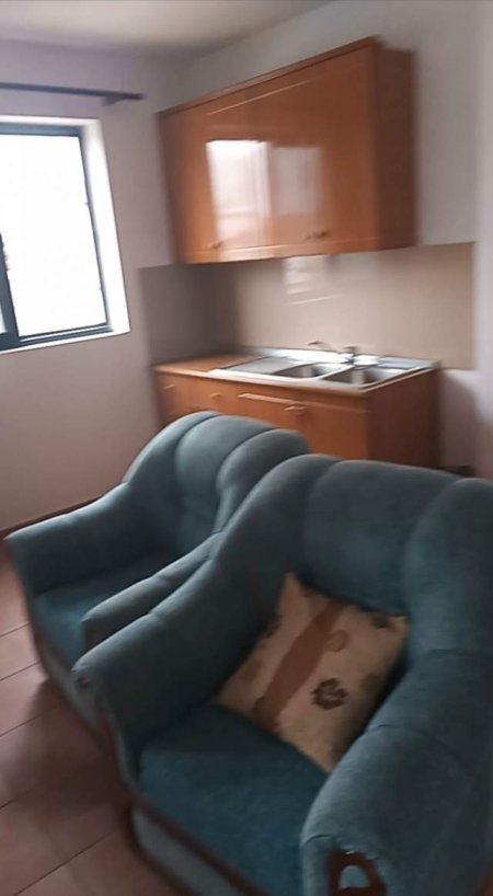 Tirane, jepet me qera Vile 1+1 Kati 2, 60 m² 30.000 Leke (Pran Shkolles Dhora Leka)