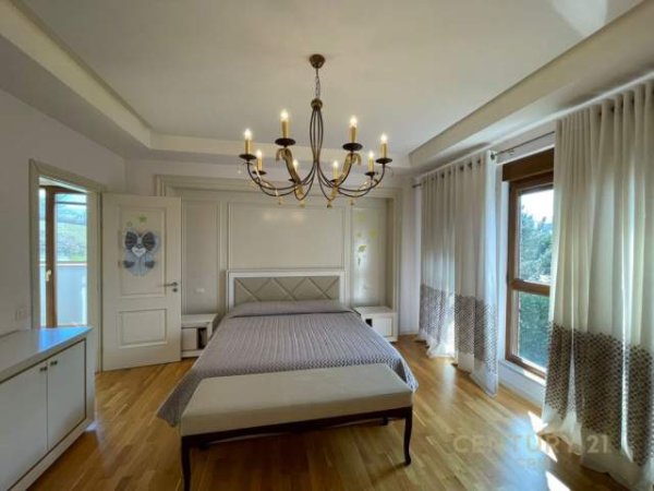 Tirane, jepet me qera Vile 4+1 880 m² 3.800 Euro