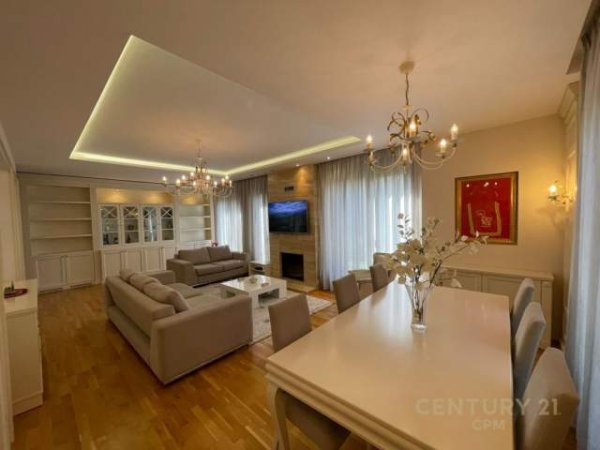 Tirane, jepet me qera Vile 4+1 880 m² 3.800 Euro