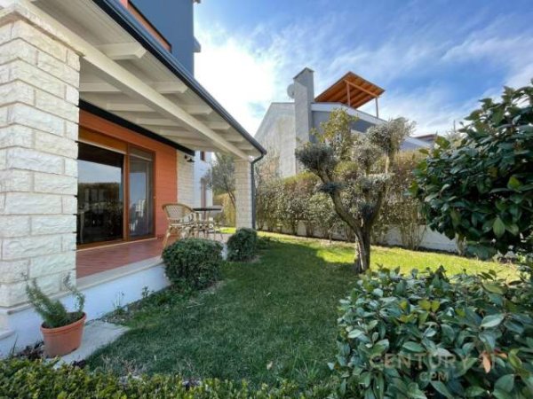 Tirane, jepet me qera Vile 4+1 880 m² 3.800 Euro