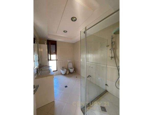 Tirane, jepet me qera Vile 4+1 880 m² 3.800 Euro