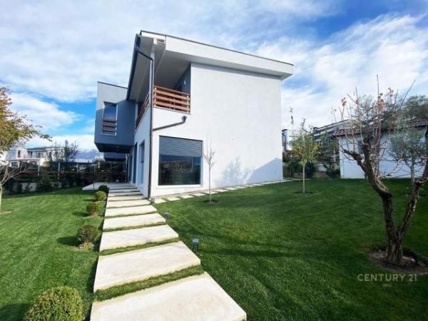 Tirane, jepet me qera Vile 3+1+BLK Kati 0, 250 m² 2.700 Euro (long hill)