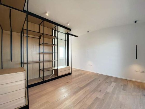 Tirane, jepet me qera Vile 3+1+BLK Kati 0, 250 m² 2.700 Euro (long hill)