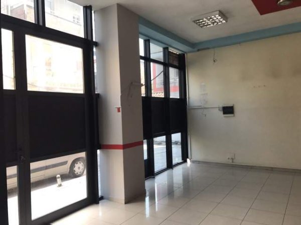 Tirane, shes dyqan Kati 0, 100 m² 270.000 Euro (Brryli)