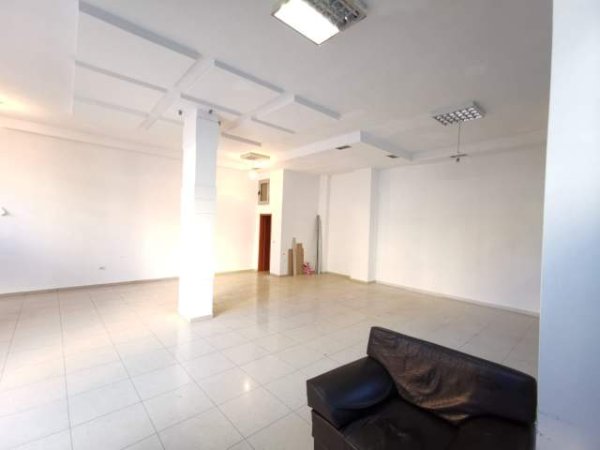 Tirane, ofert dyqan Kati 0, 97 m² 750 Euro (brryli)